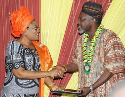 Oyelami being awarded State of Osun Cultural Icon